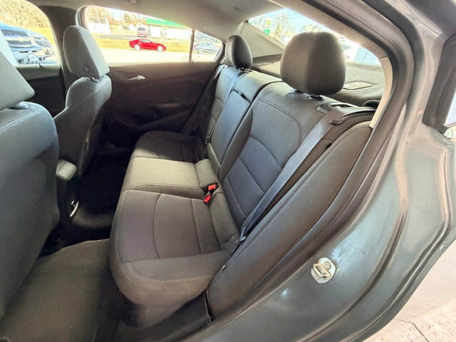 Used 2018 Chevrolet Cruze LT w/ Convenience Package image 25