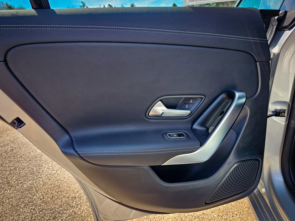 Used 2023 Mercedes-Benz CLA 250 4MATIC image 31