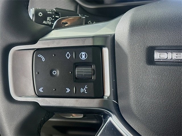 Used 2024 Land Rover Discovery Dynamic SE image 10