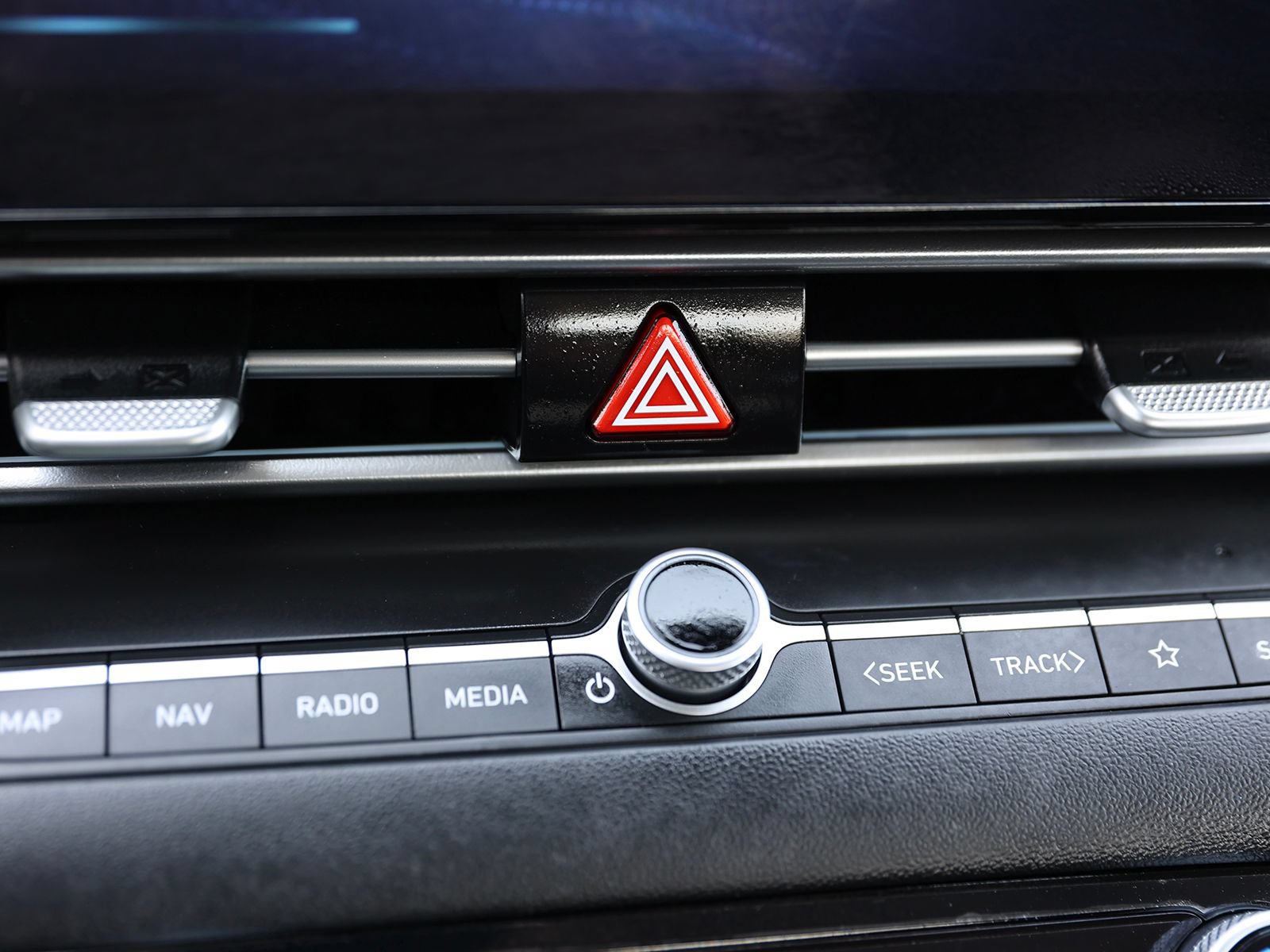 Certified 2025 Hyundai Elantra SEL FWD image 22