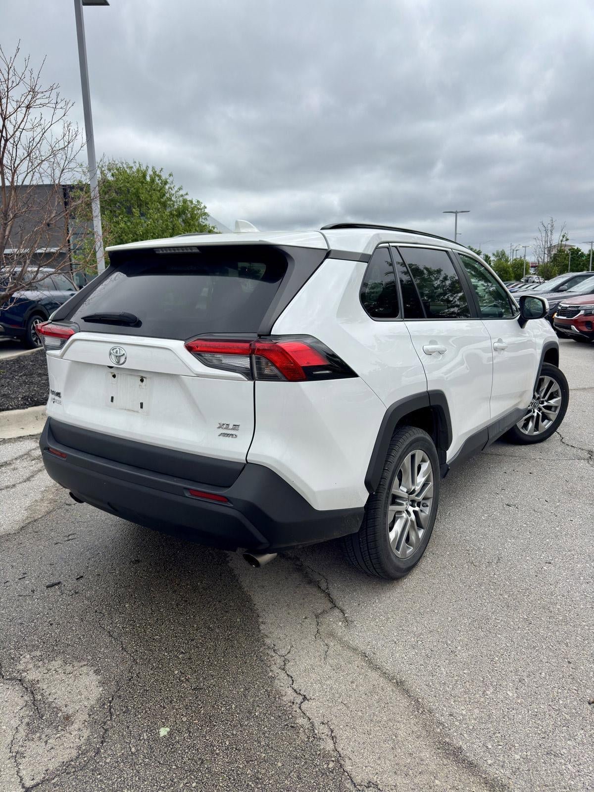 Used 2019 Toyota RAV4 XLE Premium AWD/4WD image 5