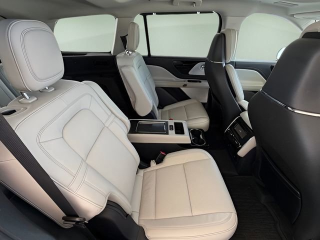Used 2025 Lincoln Aviator Reserve w/ Luxury Package RWD image 41