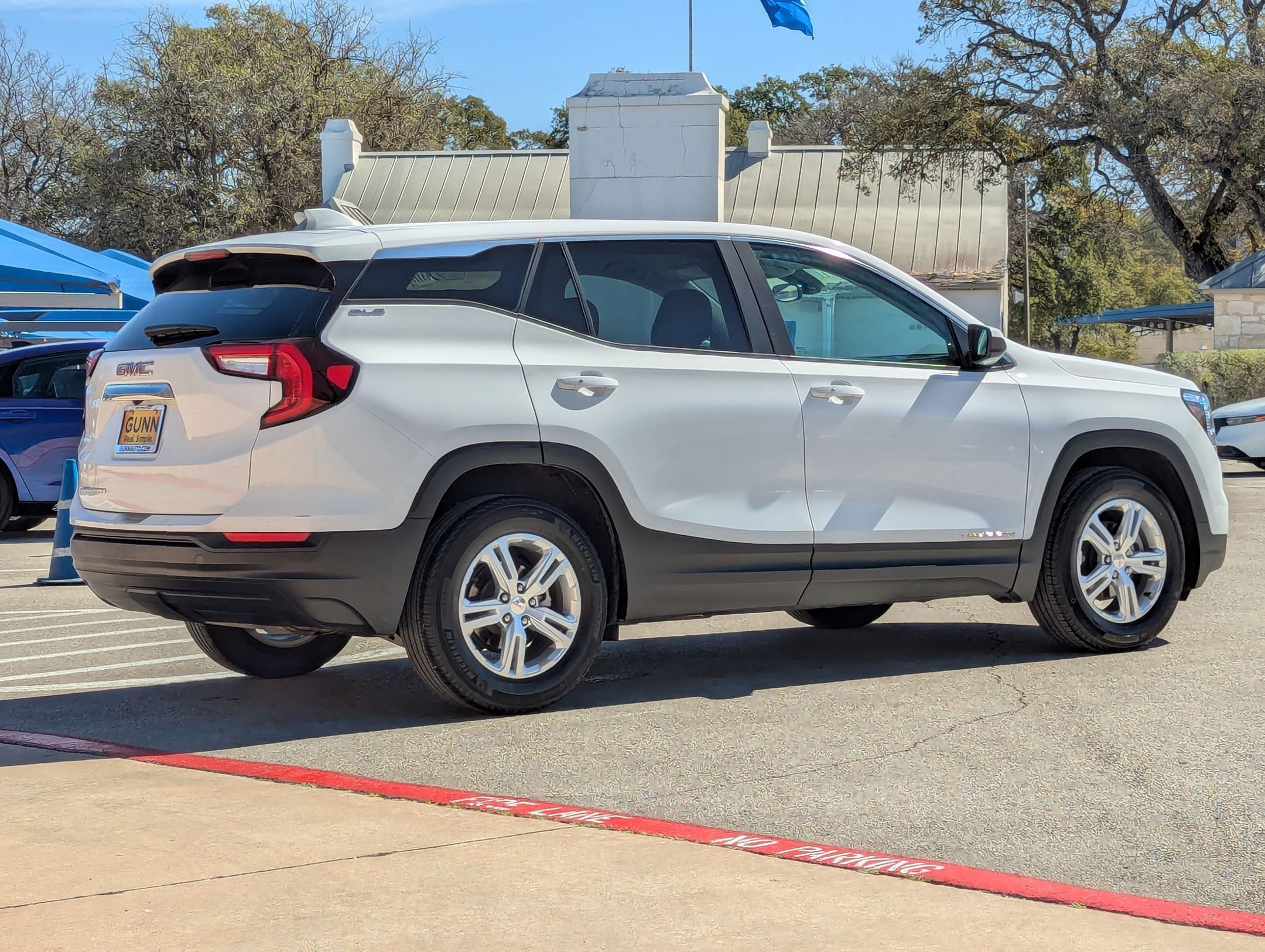 Used 2024 GMC Terrain SLE image 4