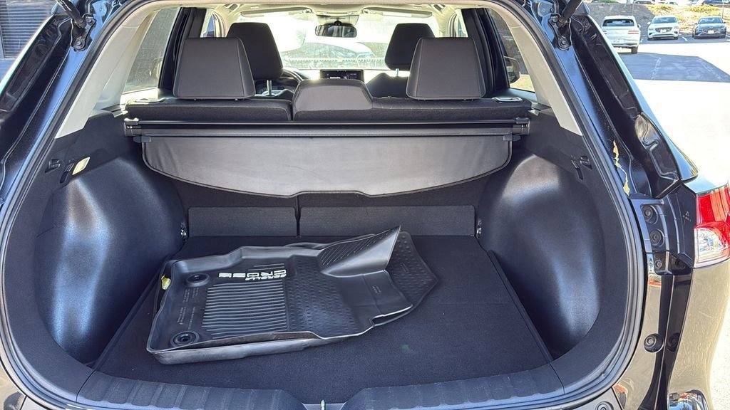 Used 2023 Toyota Corolla Cross LE image 29