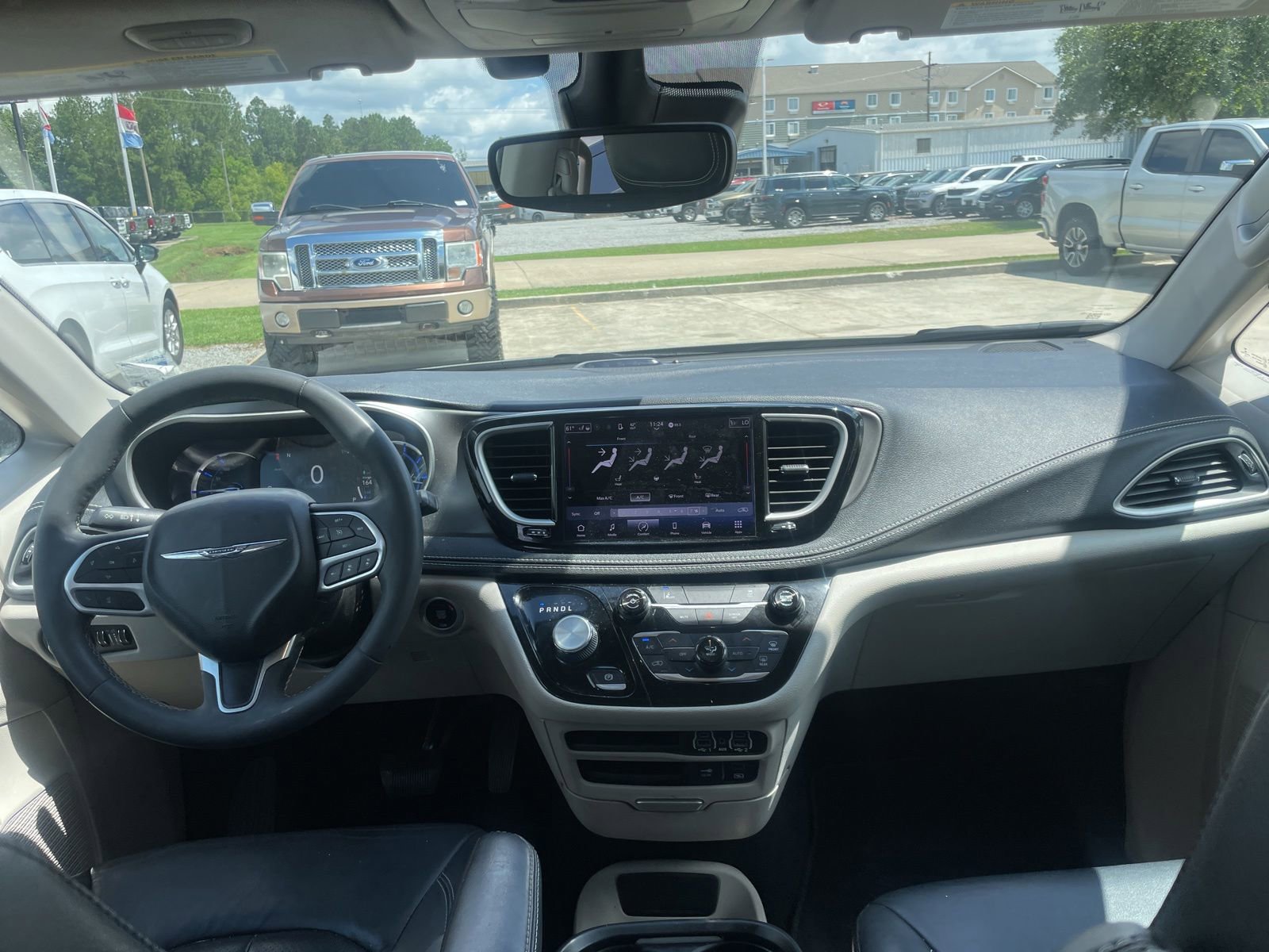 Used 2022 Chrysler Pacifica Touring-L FWD image 9