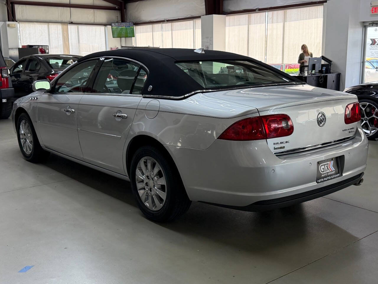 Used 2009 Buick Lucerne CXL w/ Driver Confidence Package FWD image 4