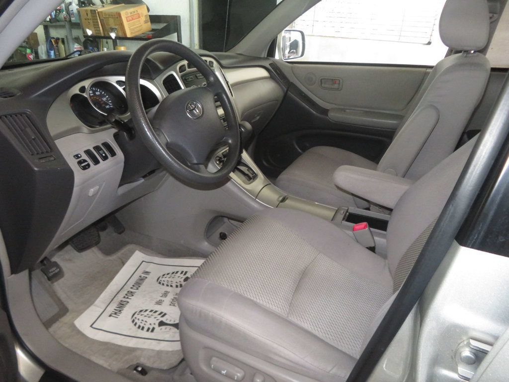 Used 2004 Toyota Highlander 4WD V6 image 14