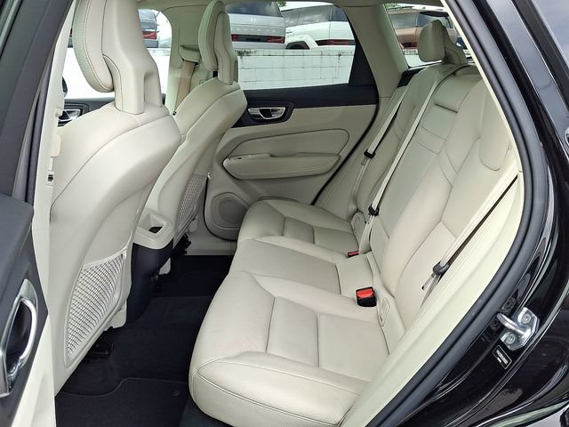 Used 2018 Volvo XC60 T6 Momentum w/ Convenience Package AWD/4WD image 9