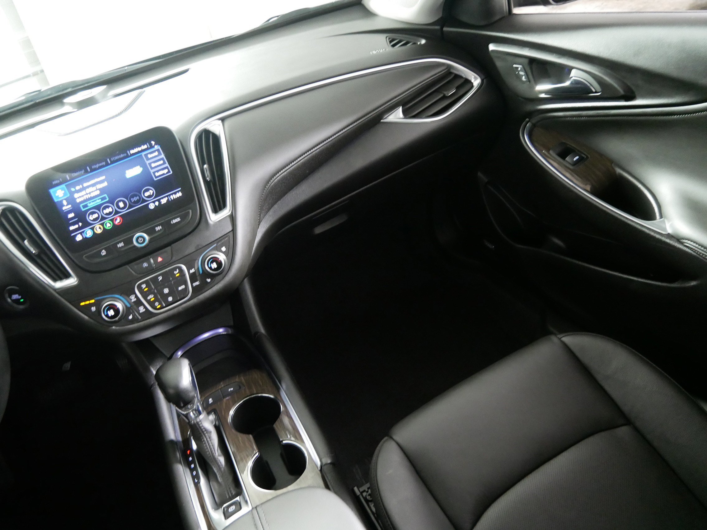 Used 2024 Chevrolet Malibu LT w/ Midnight Edition image 11