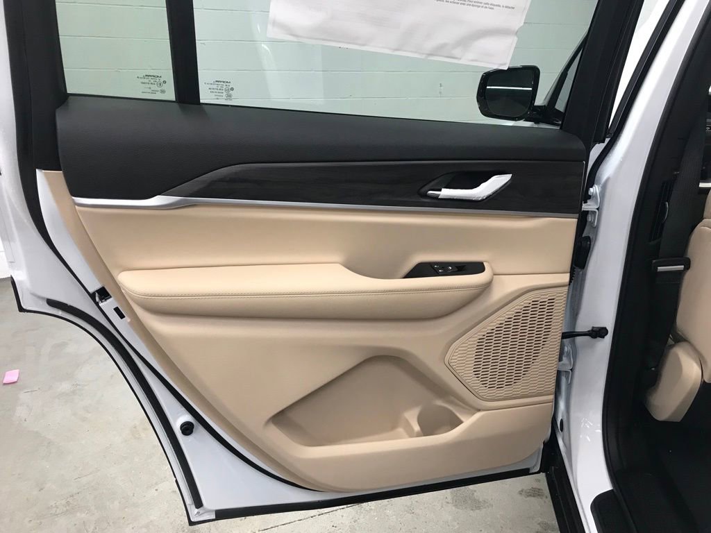 New 2025 Jeep Grand Cherokee L Limited image 29