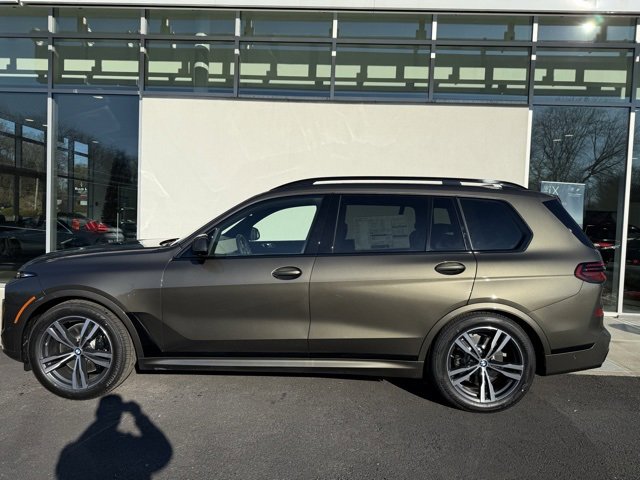New 2025 BMW X7 xDrive40i w/ M Sport Package image 2
