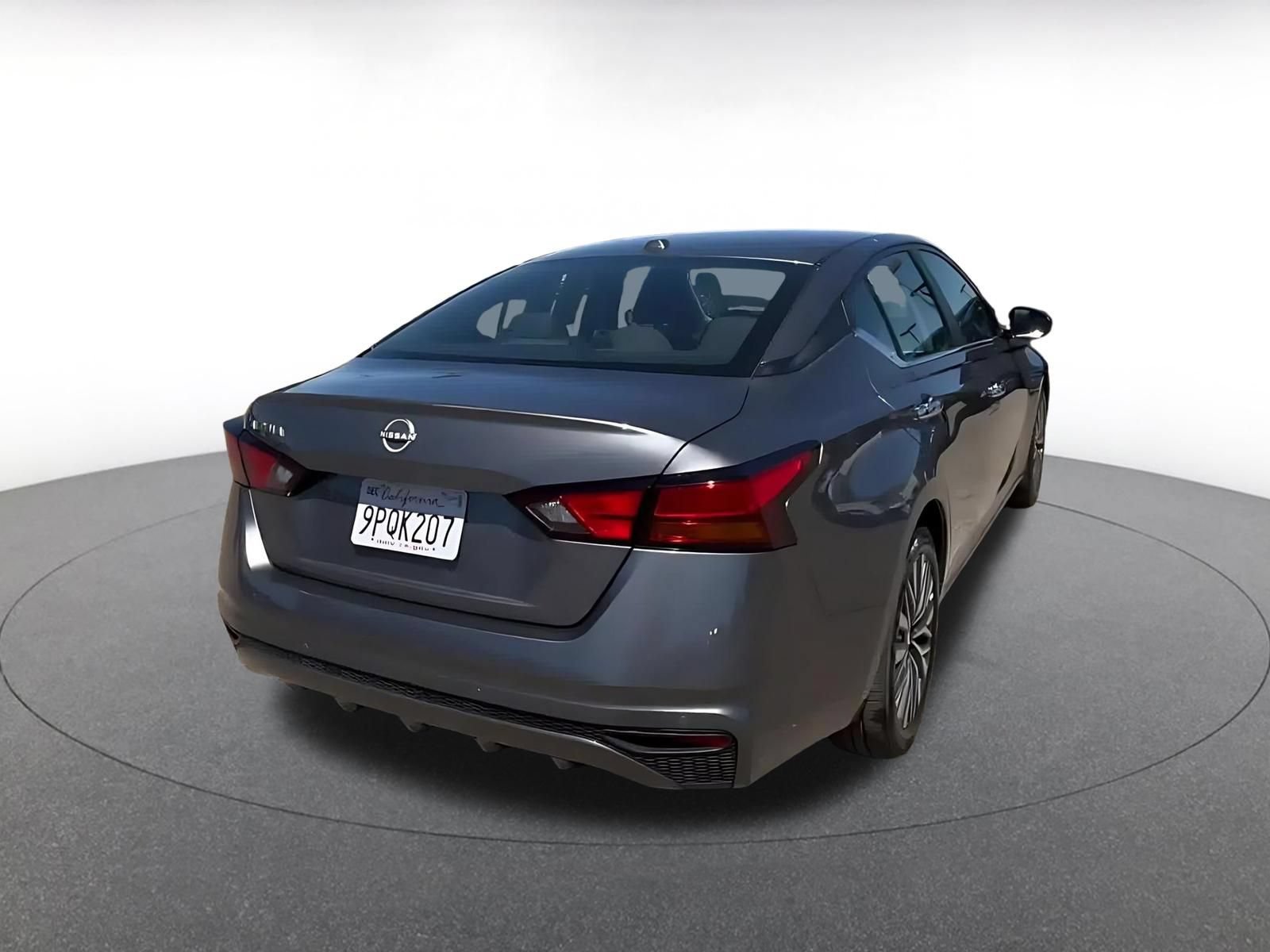Used 2025 Nissan Altima 2.5 SV FWD image 14