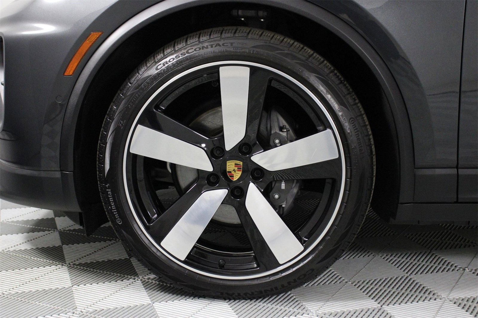 Used 2025 Porsche Macan 4 Electric image 28