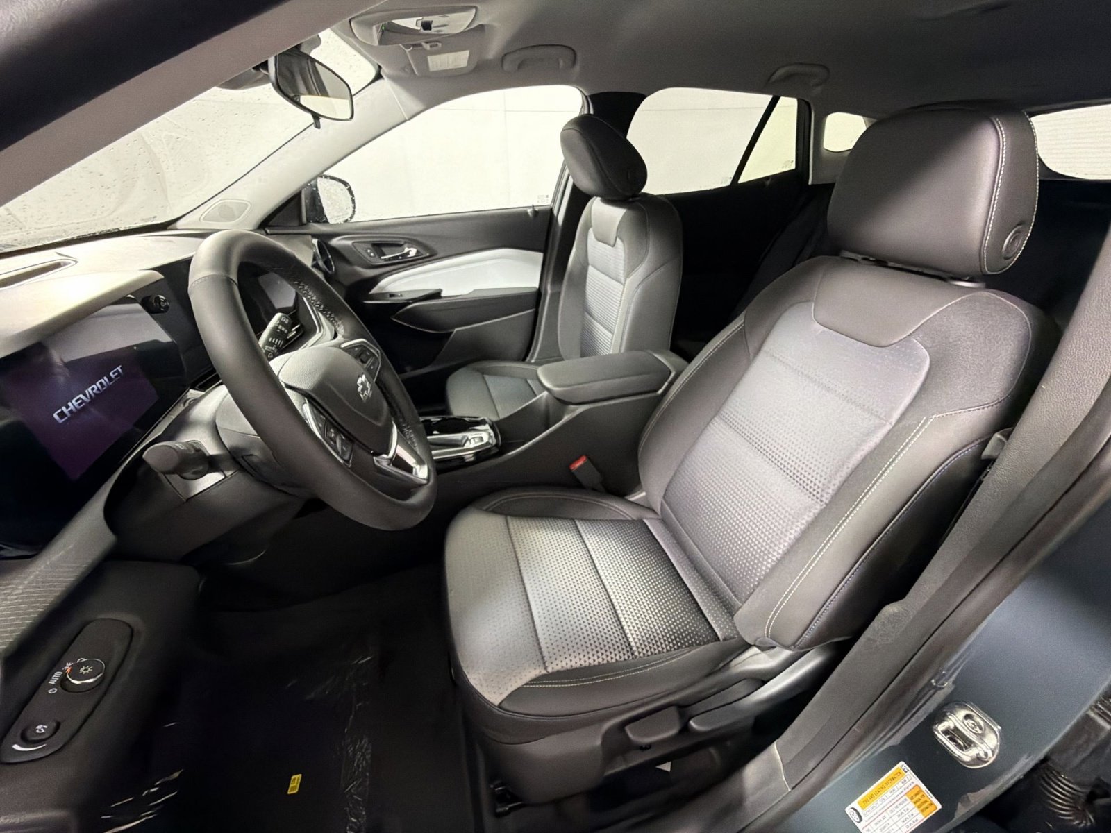 New 2026 Chevrolet Trax LT w/ Driver Confidence Package FWD image 13