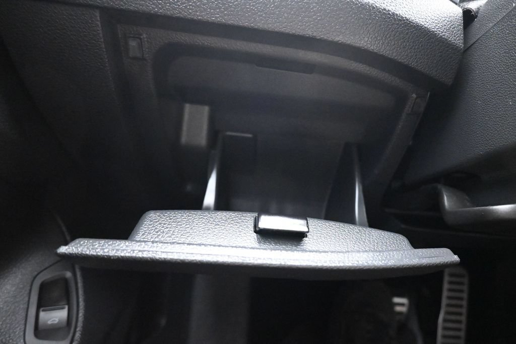 Used 2018 Volkswagen Passat 2.0T R-Line FWD image 26