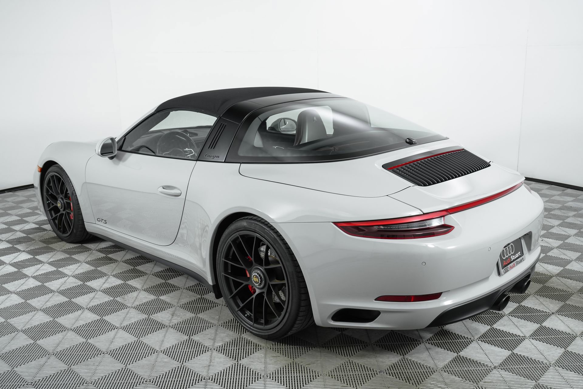 Used 2018 Porsche 911 Targa 4 GTS image 65