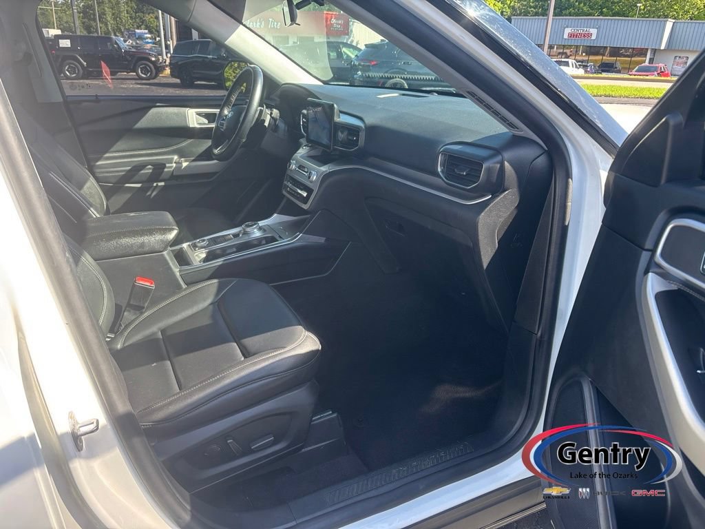 Used 2020 Ford Explorer XLT w/ Equipment Group 202A AWD/4WD image 7