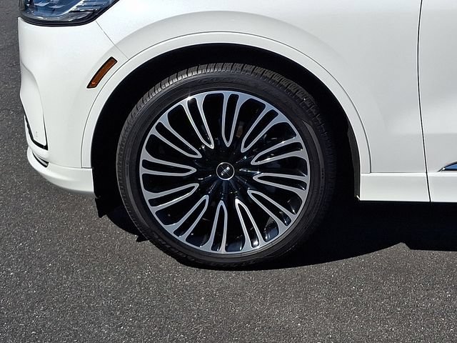 Certified 2025 Lincoln Aviator Black Label AWD/4WD image 8