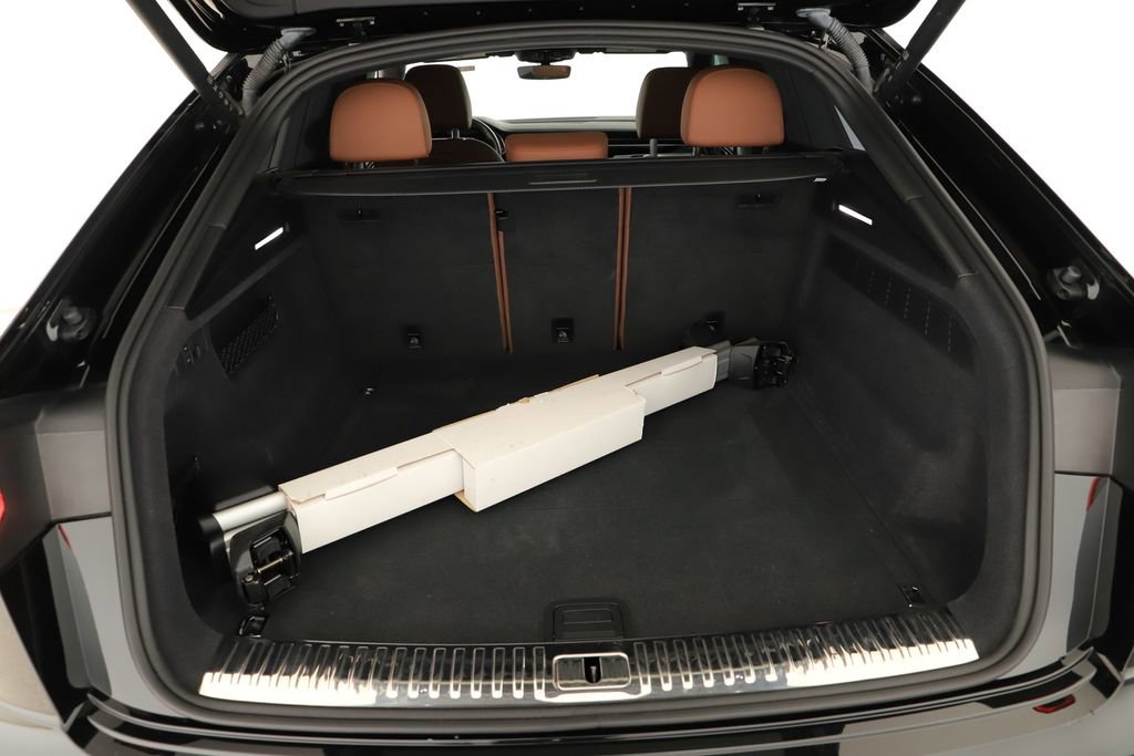 Used 2023 Audi Q8 Prestige w/ Prestige Package image 33
