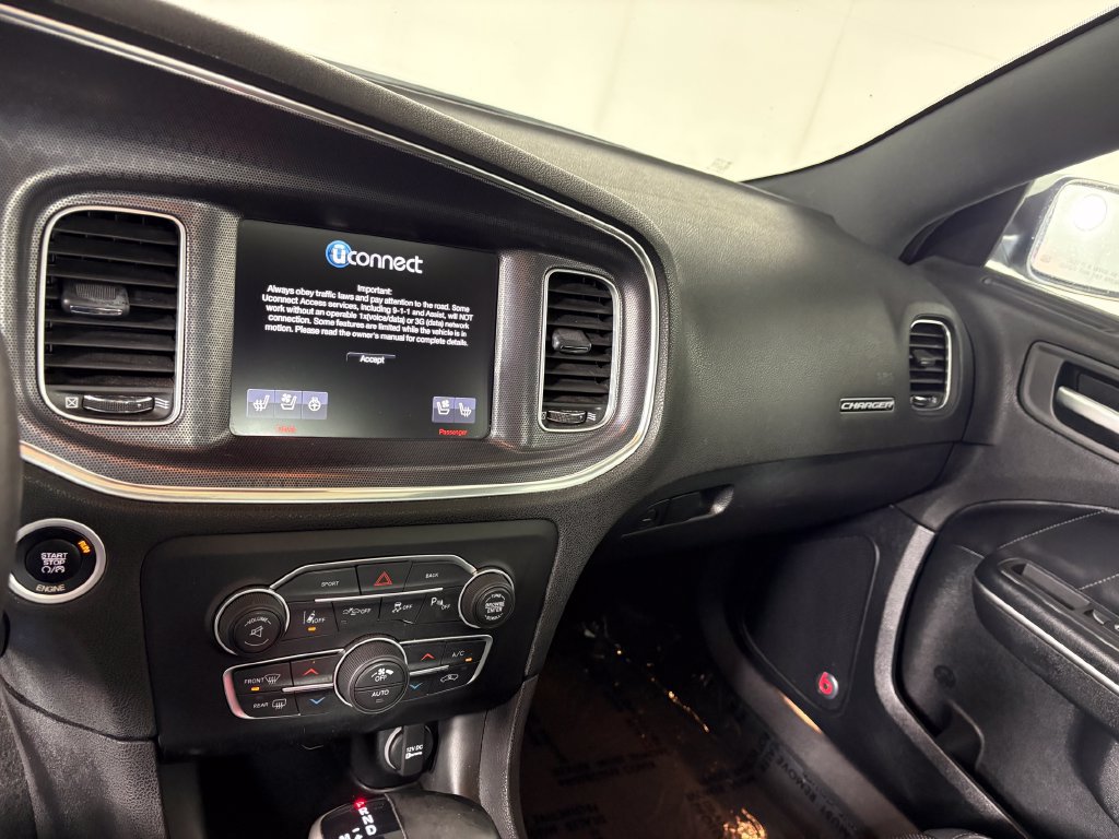 Used 2015 Dodge Charger SXT w/ AWD Premium Group image 17