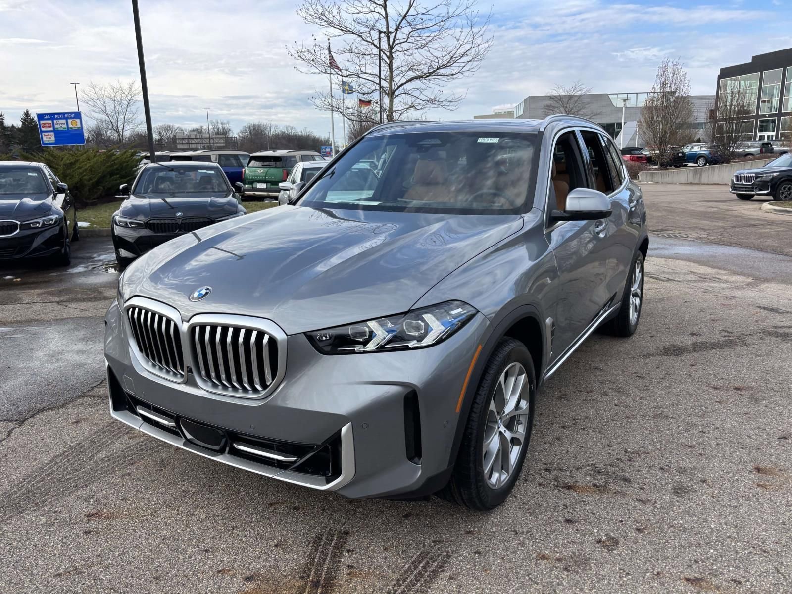 New 2026 BMW X5 xDrive40i w/ Climate Comfort Package image 3
