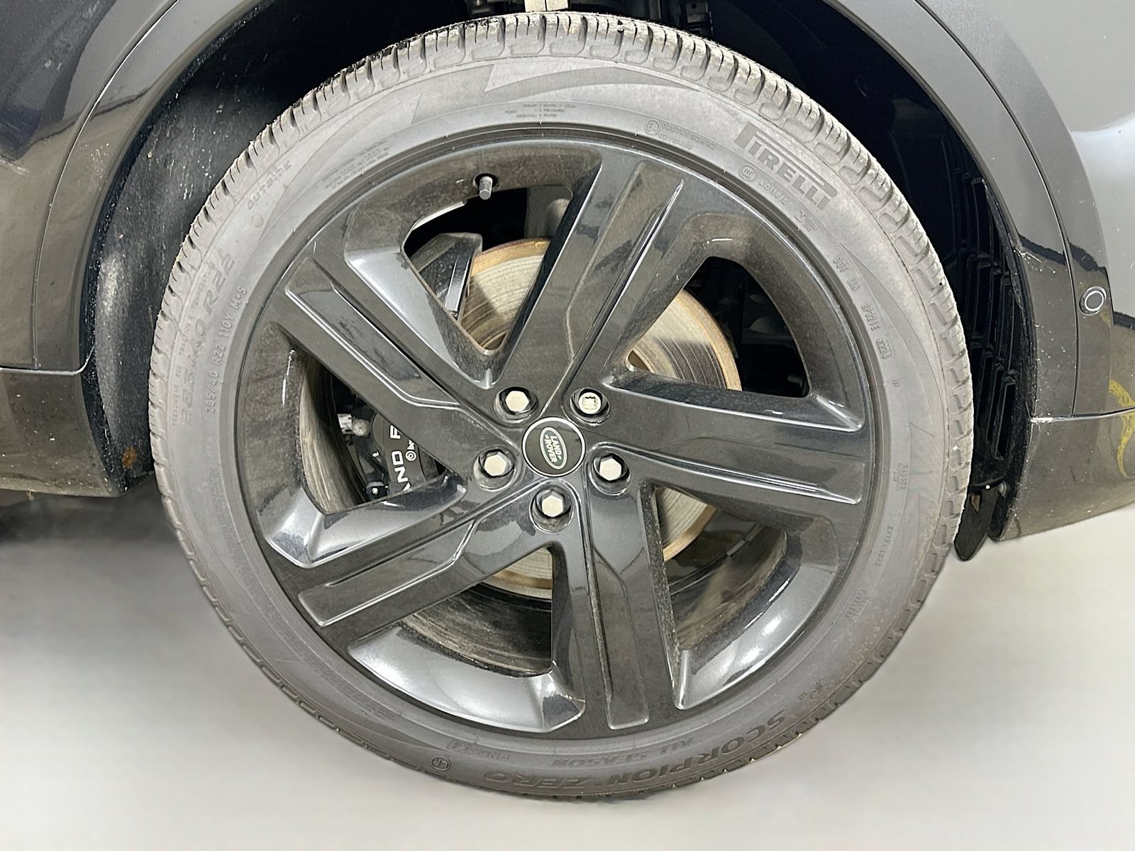 Used 2025 Land Rover Discovery Metropolitan Edition AWD/4WD image 10