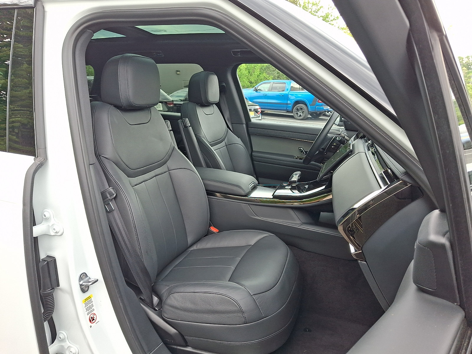 Used 2025 Land Rover Range Rover Sport AWD/4WD image 3