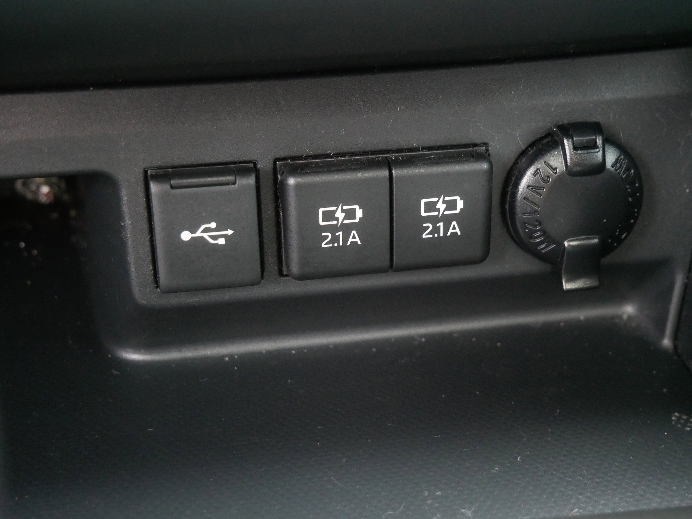 Used 2020 Toyota Highlander XLE AWD/4WD image 34