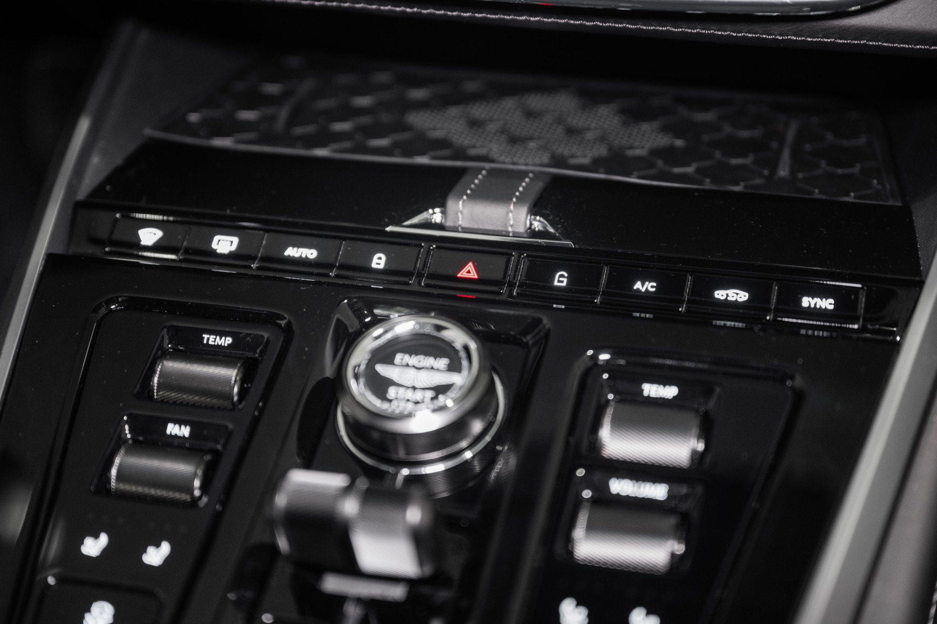 New 2026 Aston Martin DBX 707 image 35