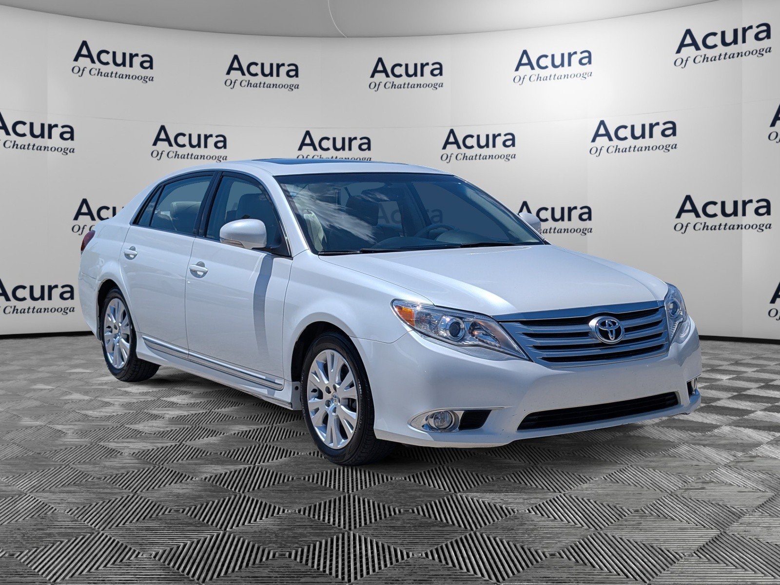 Used 2011 Toyota Avalon FWD image 2