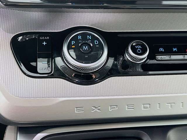 New 2025 Ford Expedition Active image 17