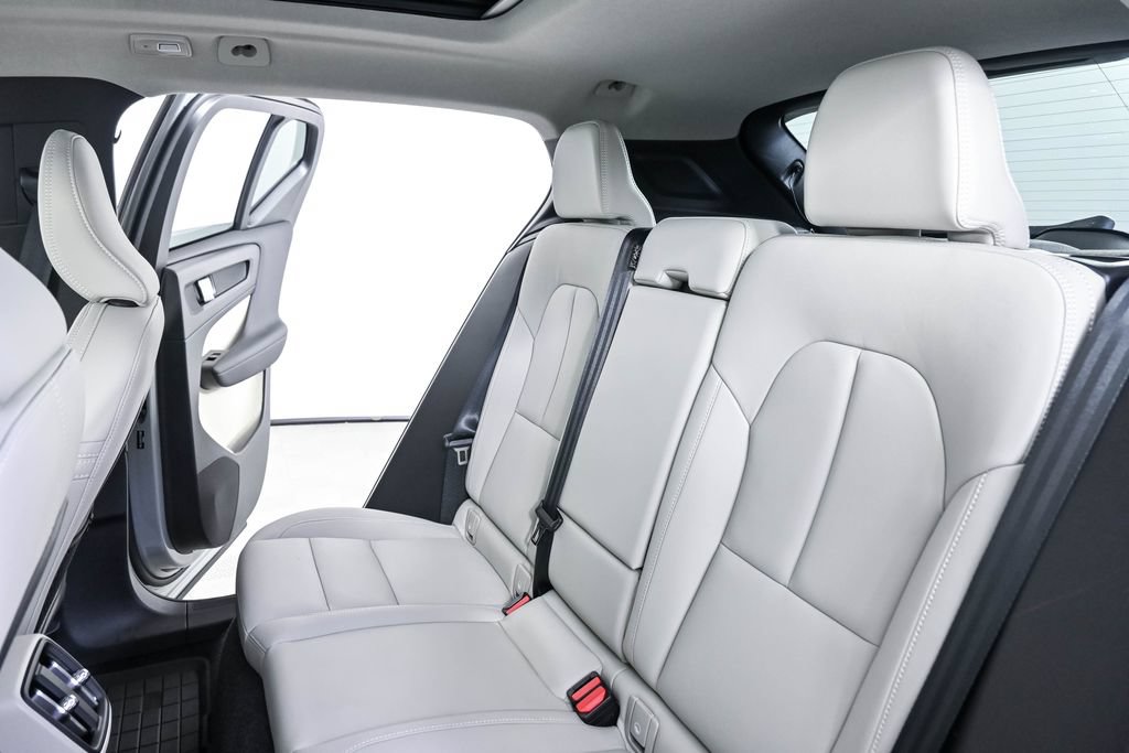 Certified 2026 Volvo XC40 B5 Plus AWD/4WD image 22