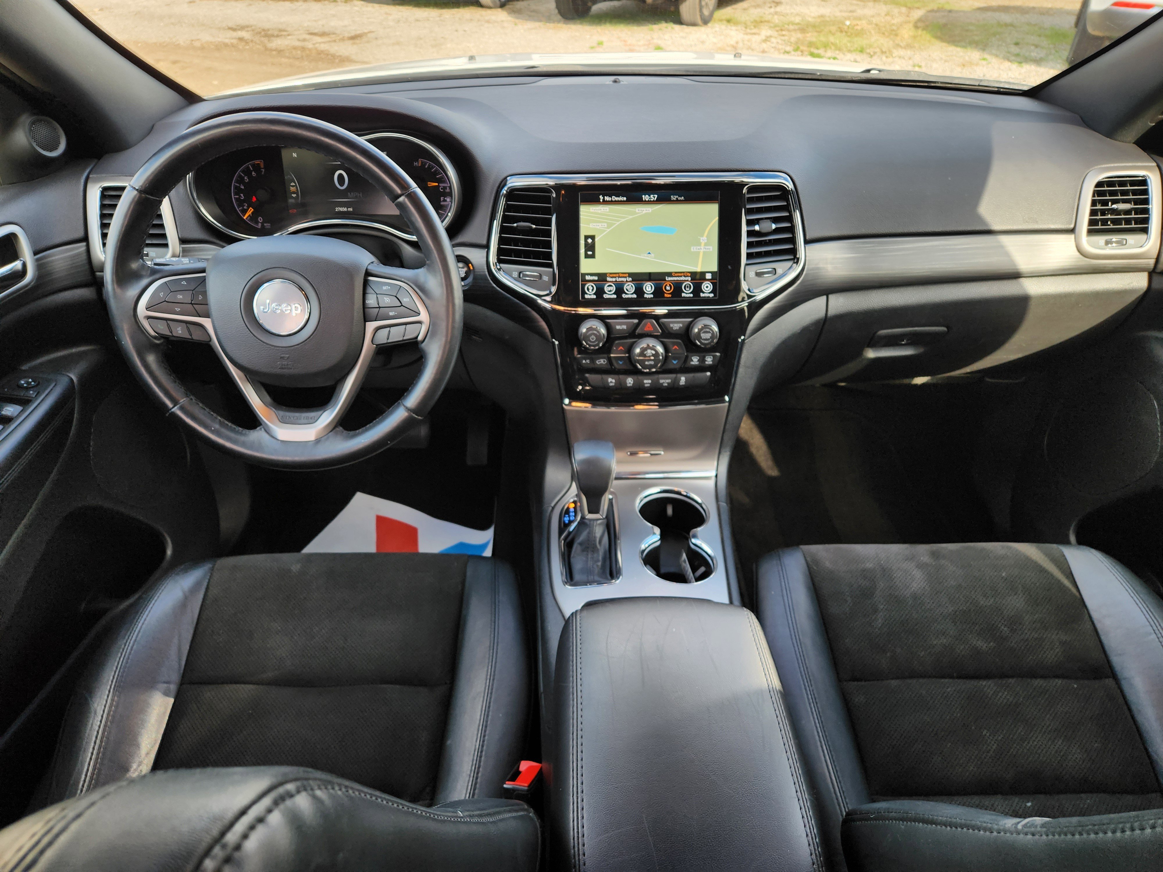 Used 2021 Jeep Grand Cherokee Laredo X image 3