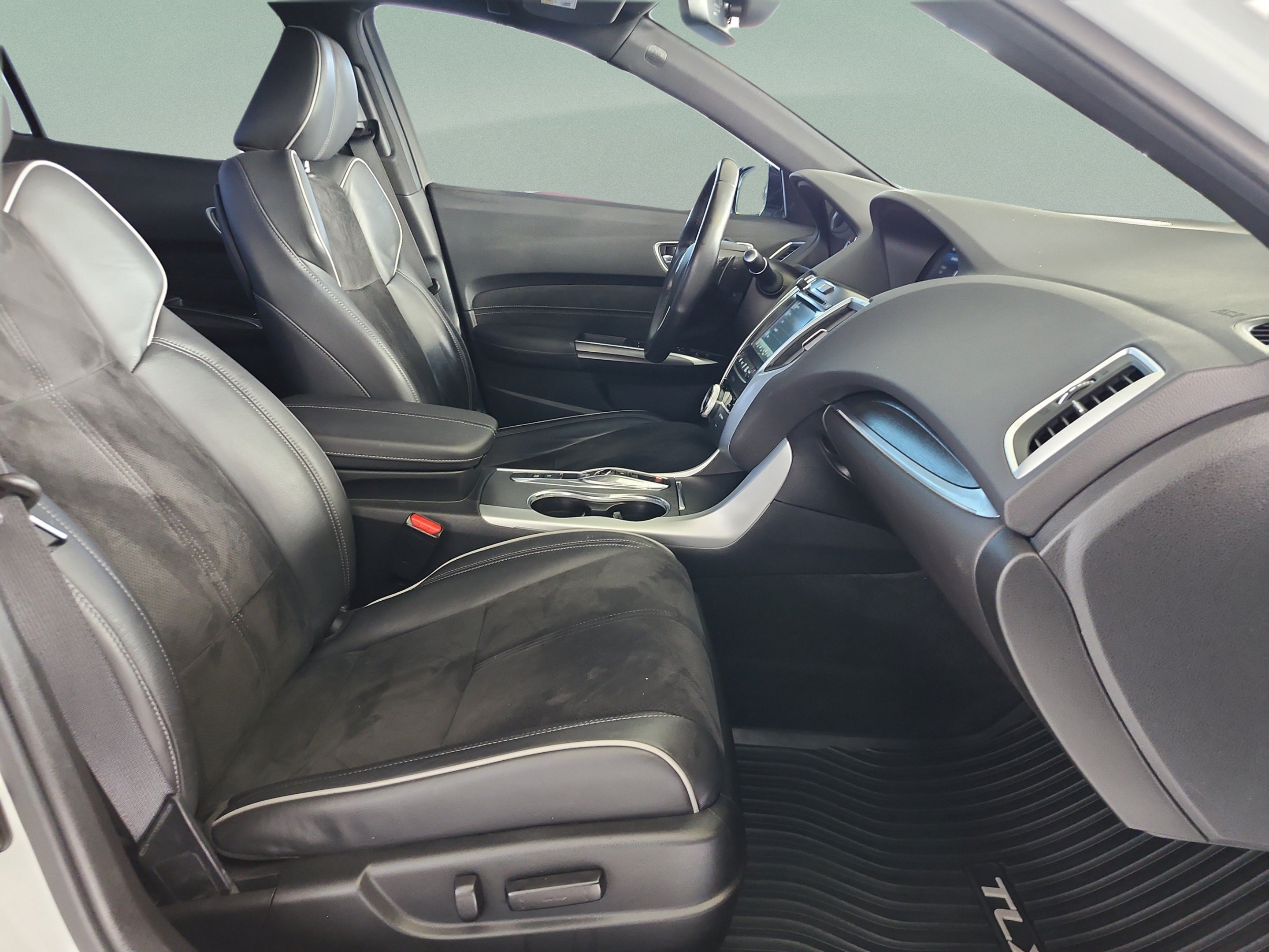 Used 2018 Acura TLX w/ Technology & A-SPEC Package FWD image 21