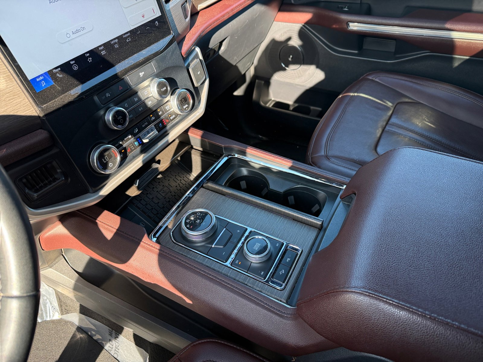 Used 2024 Ford Expedition Limited image 13