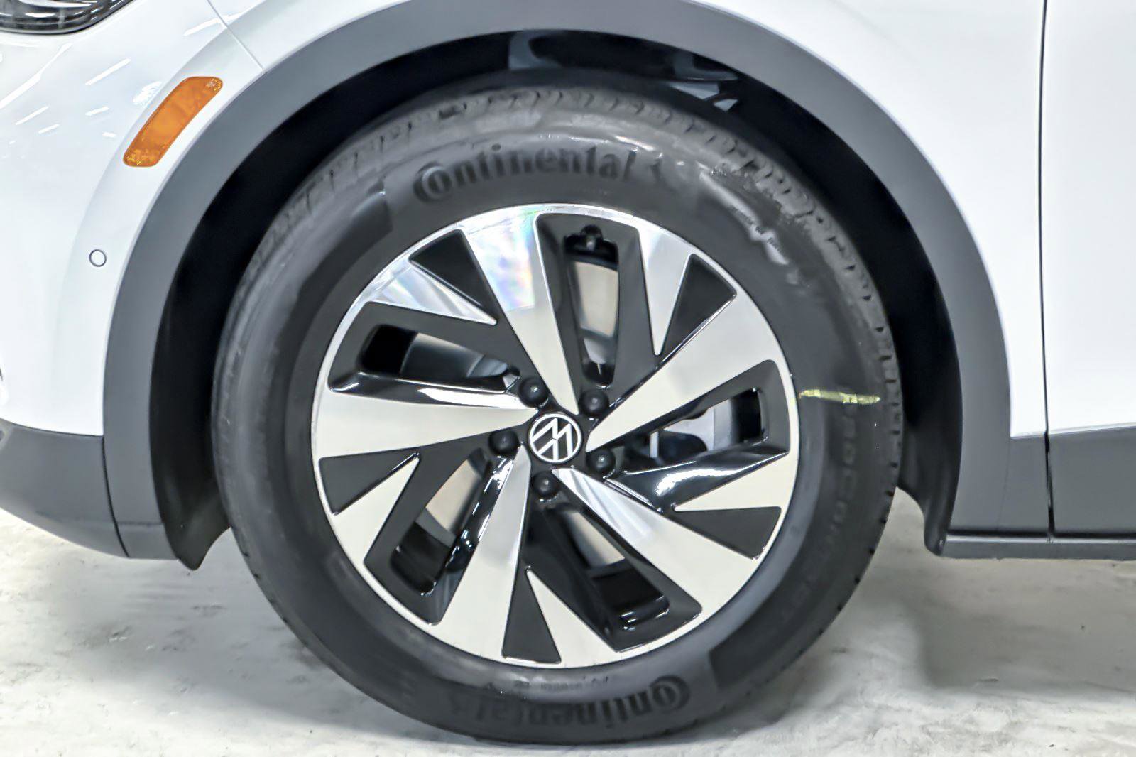 New 2025 Volkswagen ID.4 Pro image 24