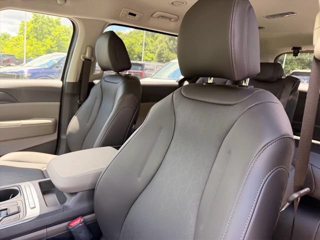 New 2026 Kia Carnival FWD image 10