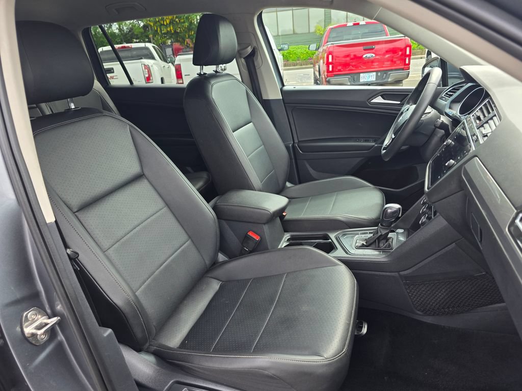 Used 2020 Volkswagen Tiguan SE FWD image 25