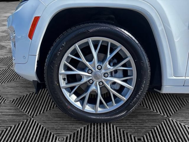 Used 2024 Jeep Grand Cherokee Summit AWD/4WD image 30