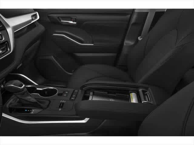 Used 2021 Toyota Highlander XLE FWD image 19