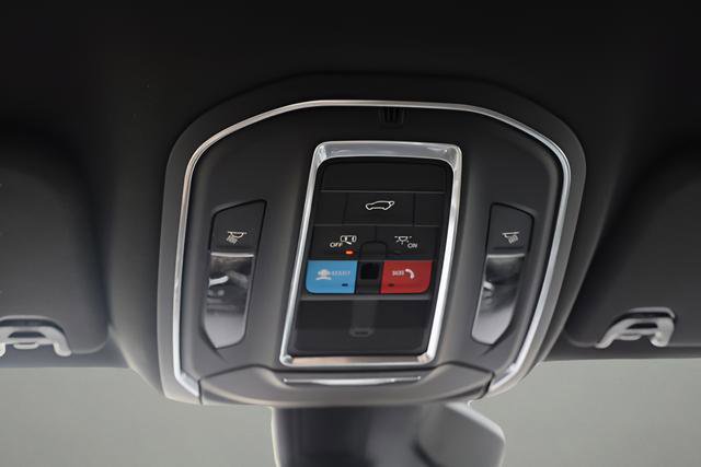 Used 2023 Jeep Wagoneer L Series II image 11