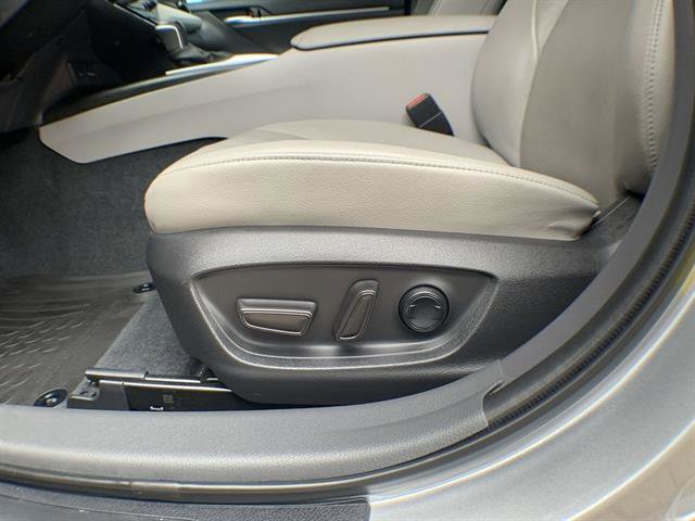 Used 2022 Toyota Camry XLE image 12