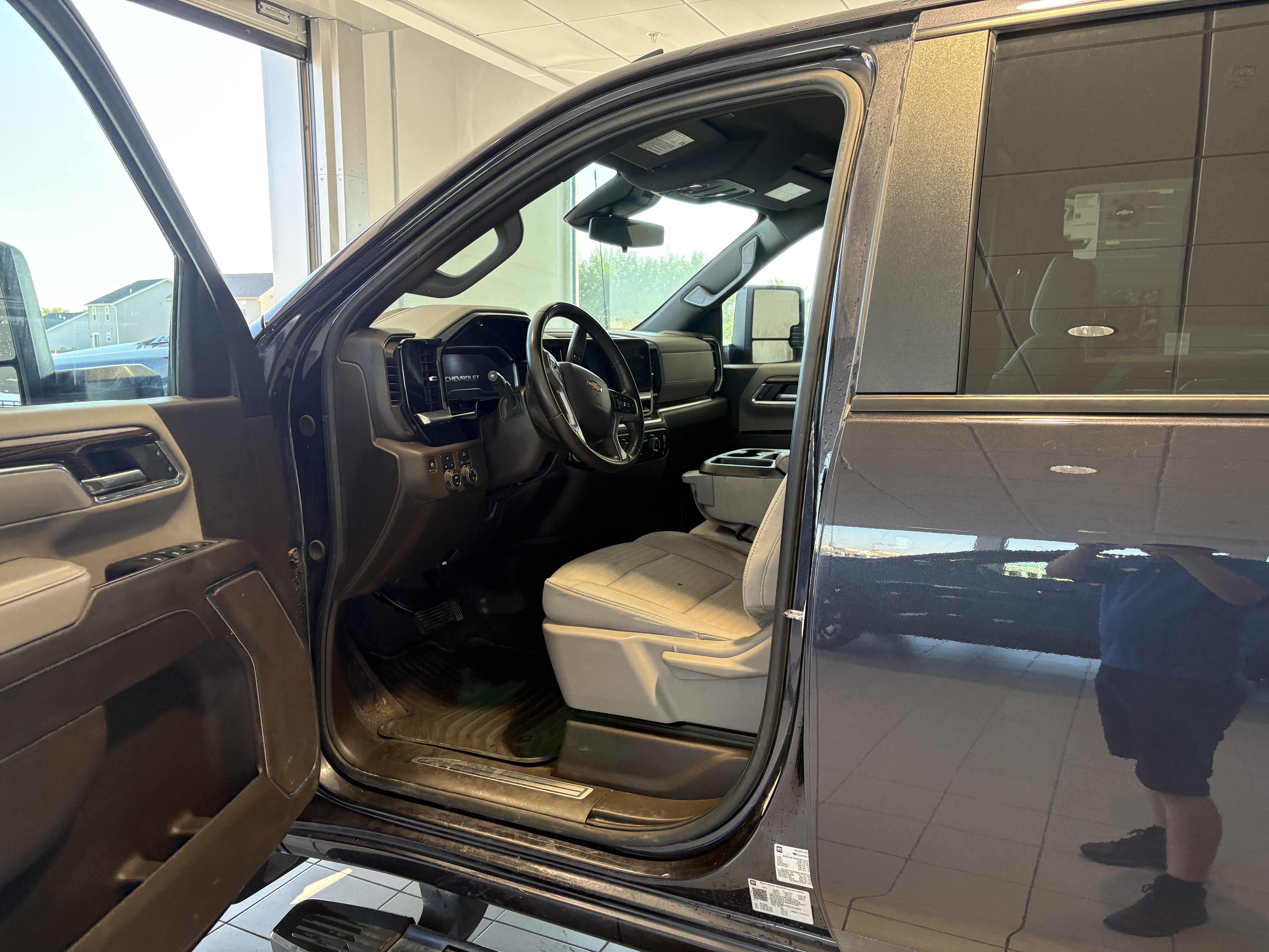 Used 2024 Chevrolet Silverado 2500 LT image 9