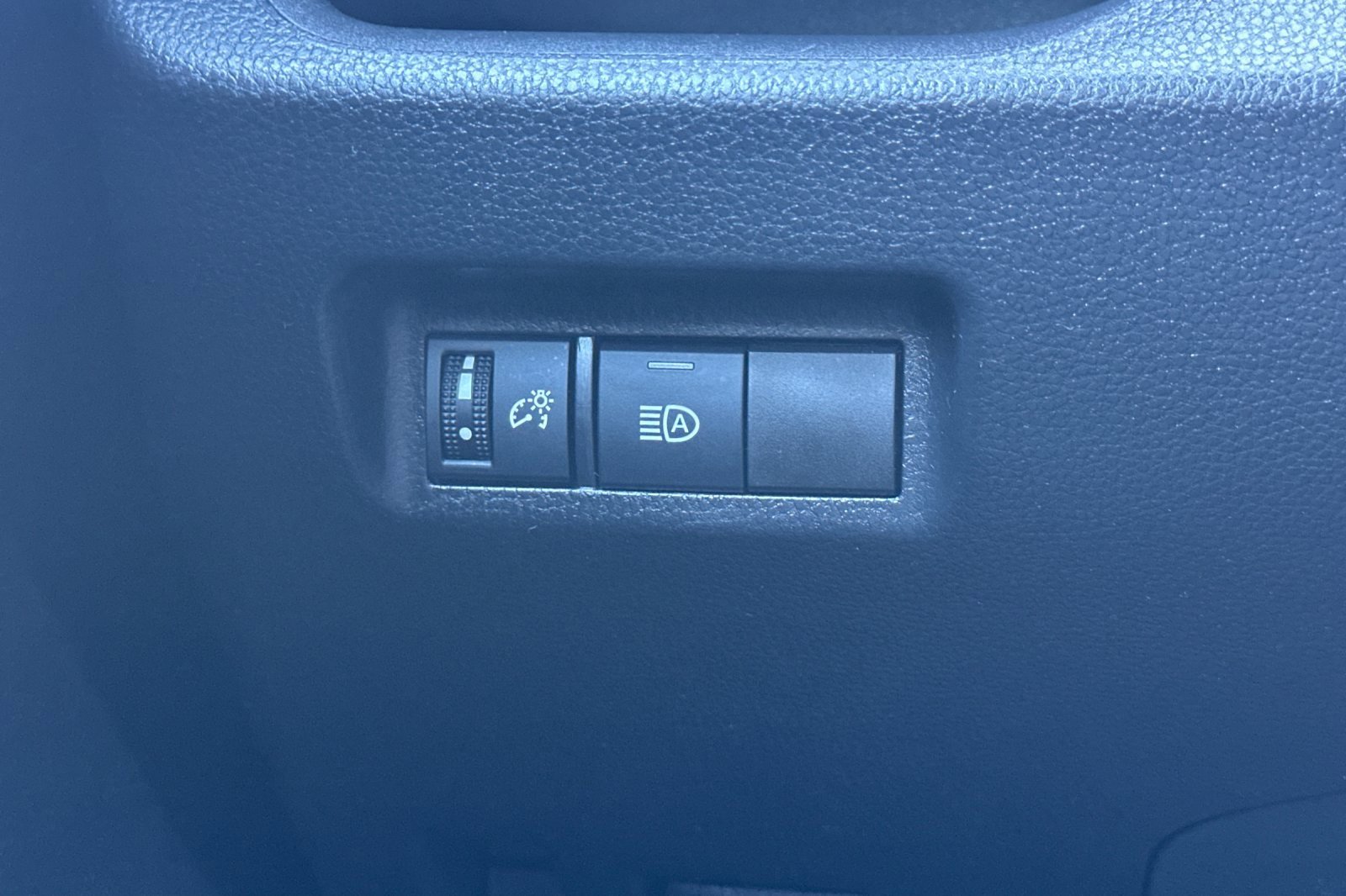 Used 2022 Toyota RAV4 LE image 39