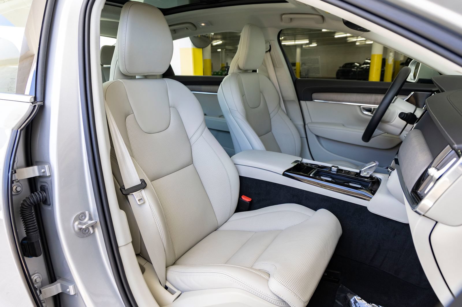 Used 2024 Volvo S90 T8 Ultimate AWD/4WD image 32