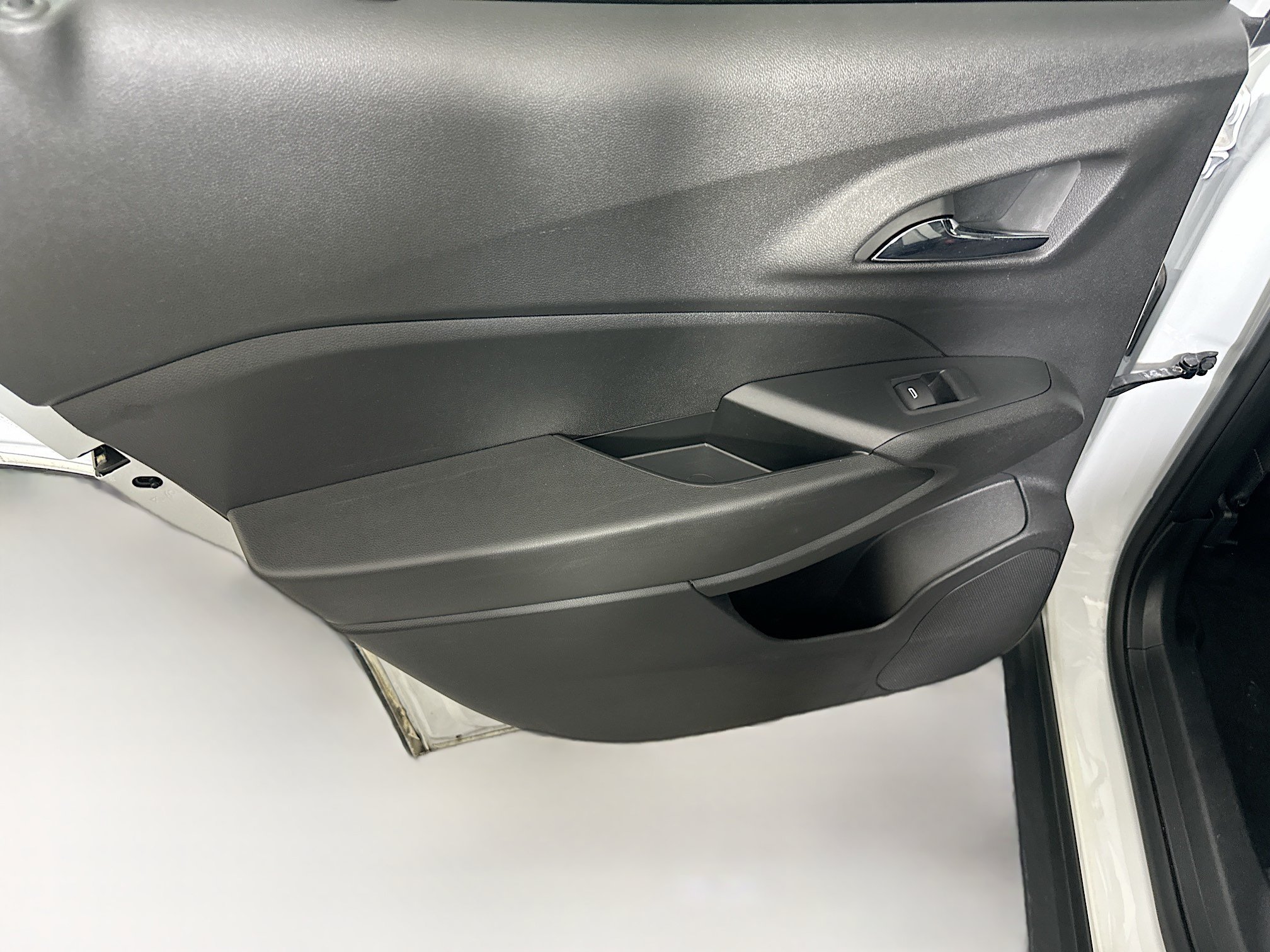 Used 2025 Chevrolet Trax LS FWD image 25