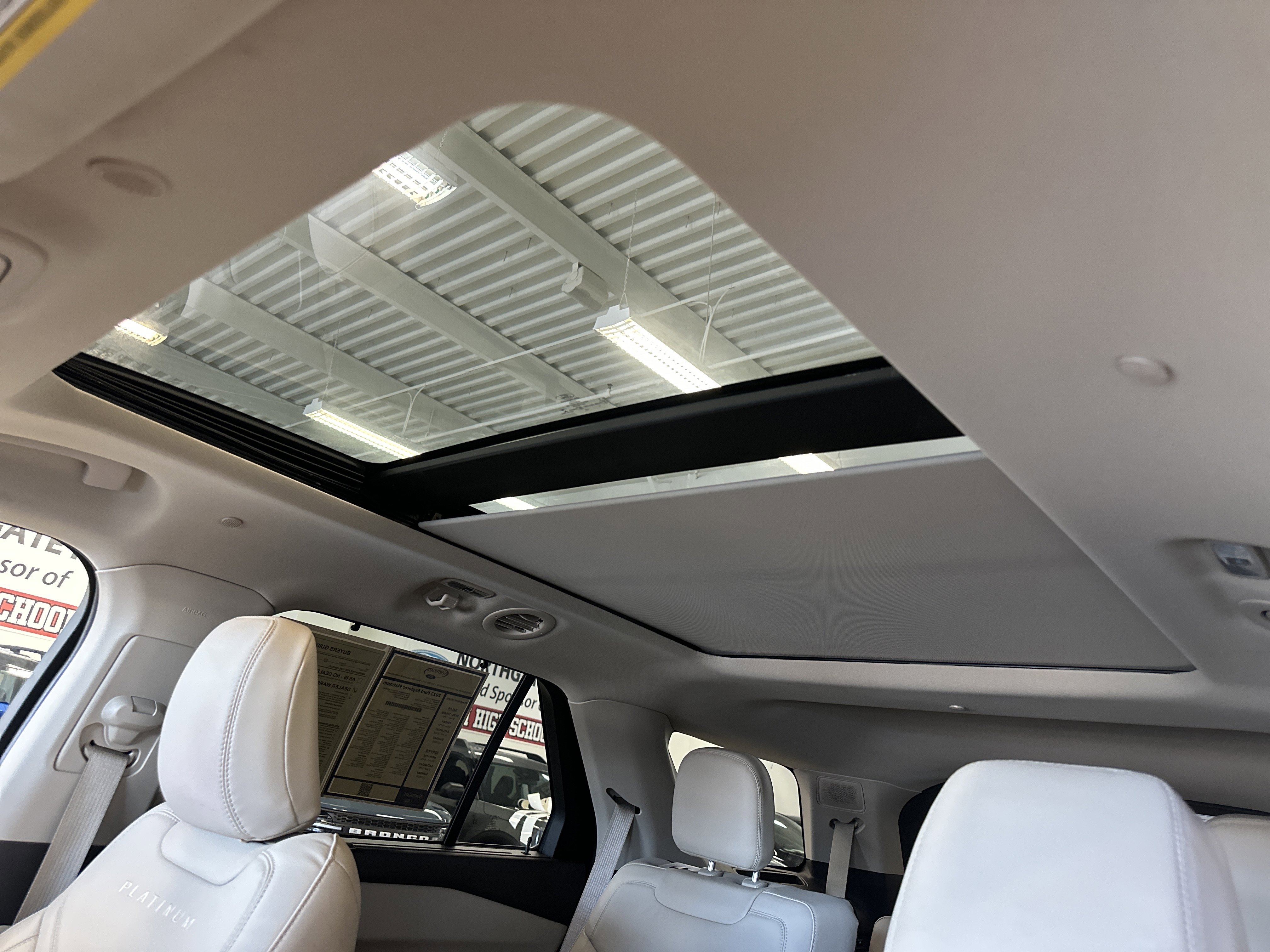 Used 2022 Ford Explorer Platinum w/ Technology Package image 4