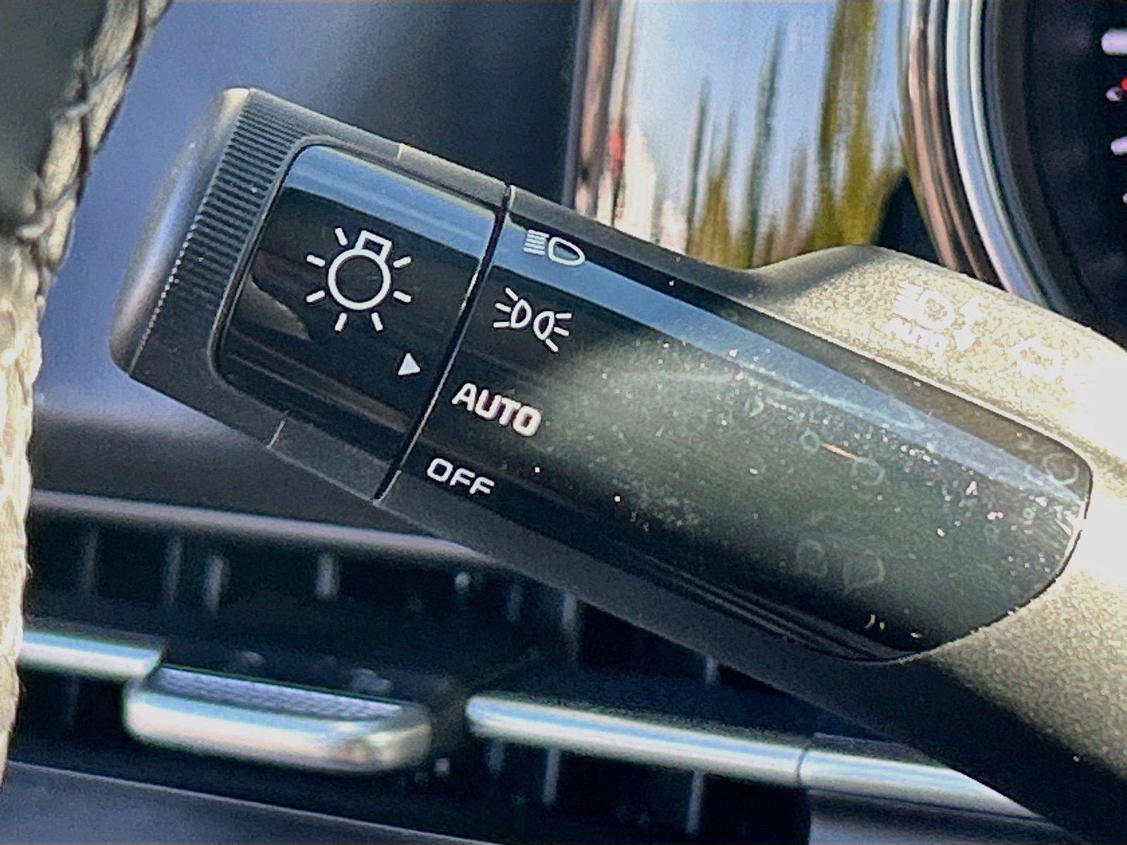 Used 2024 Kia Carnival EX FWD image 38