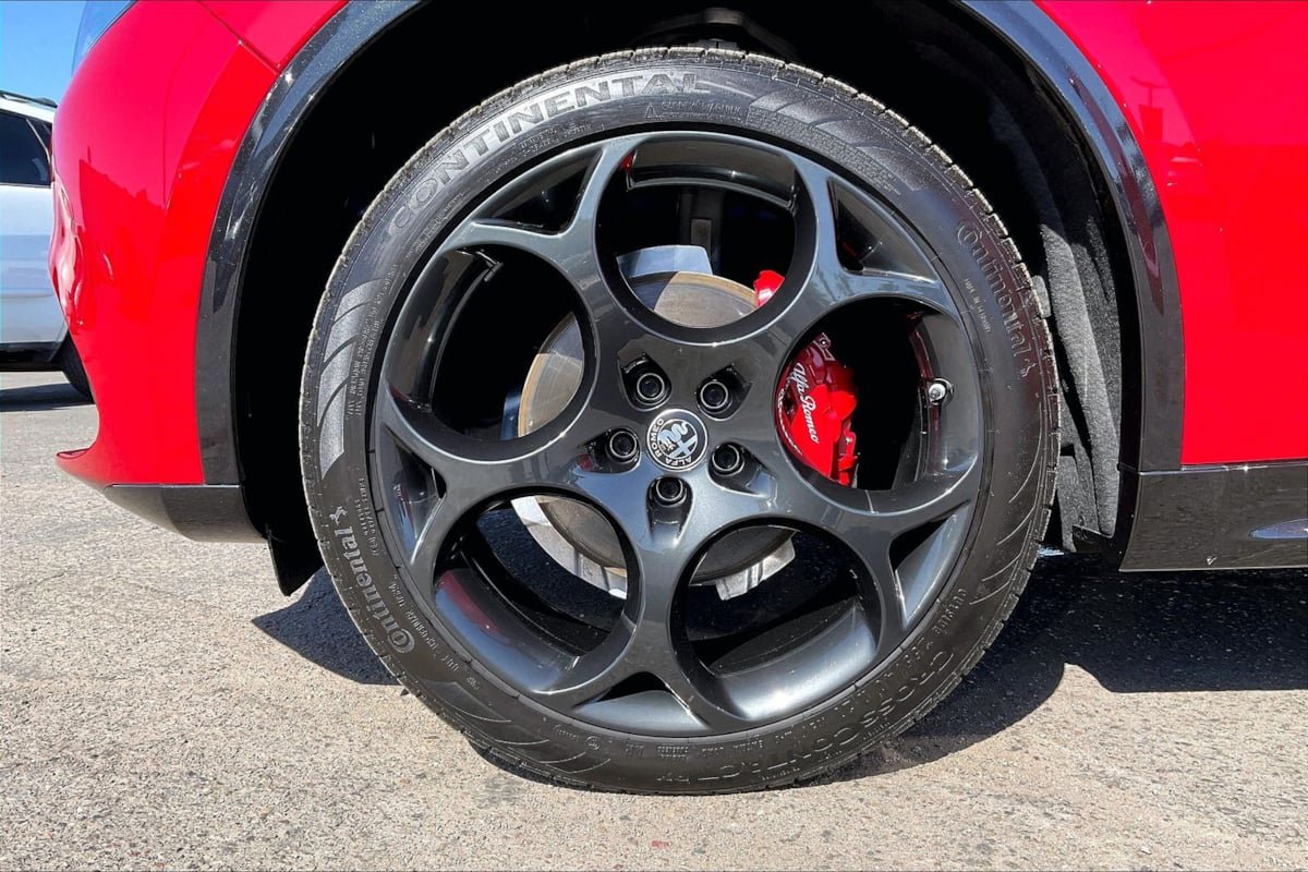Used 2025 Alfa Romeo Stelvio Sprint AWD/4WD image 9
