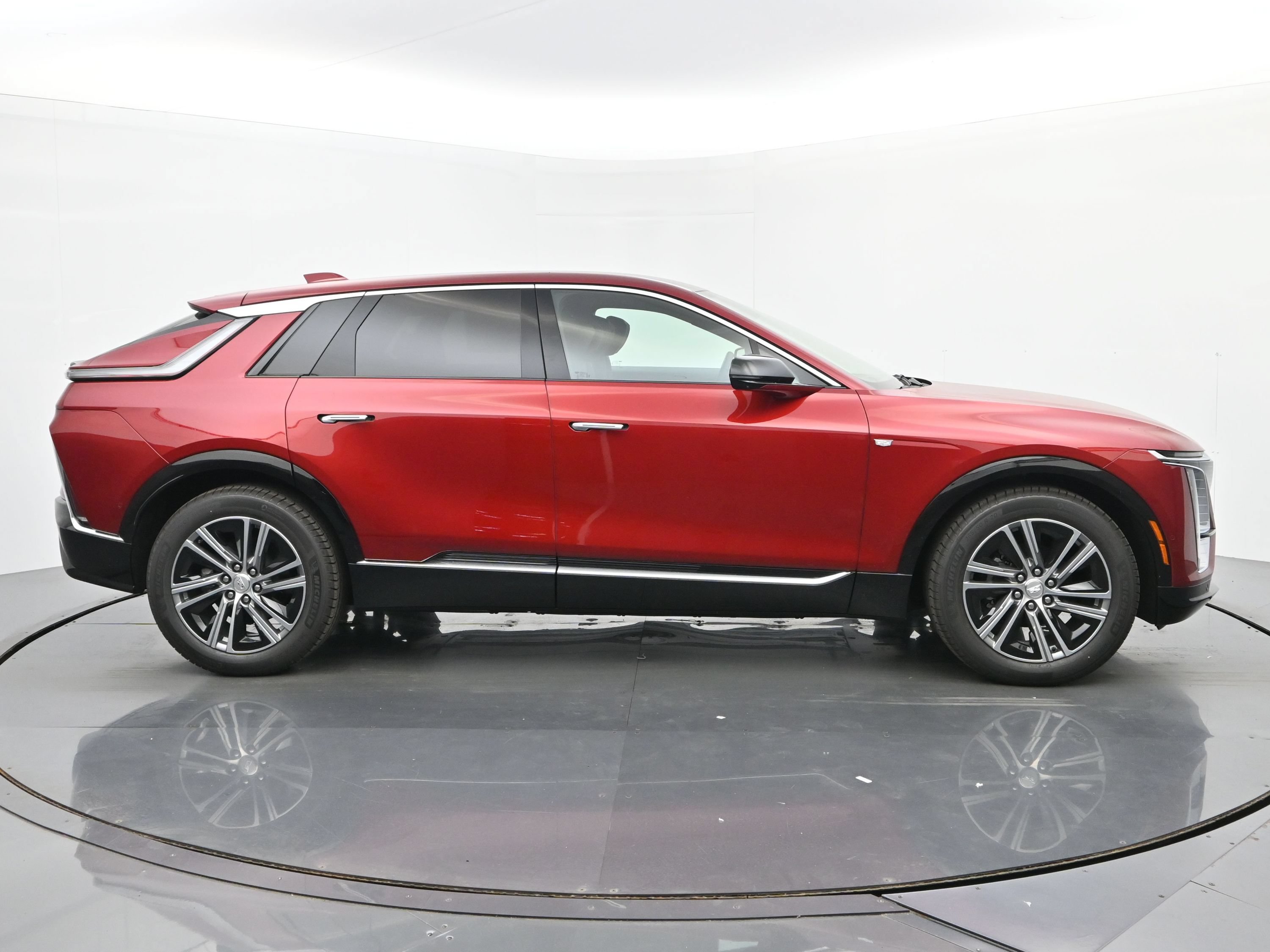 New 2026 Cadillac Lyriq Luxury w/ LPO, Floor Liner Package AWD/4WD image 6